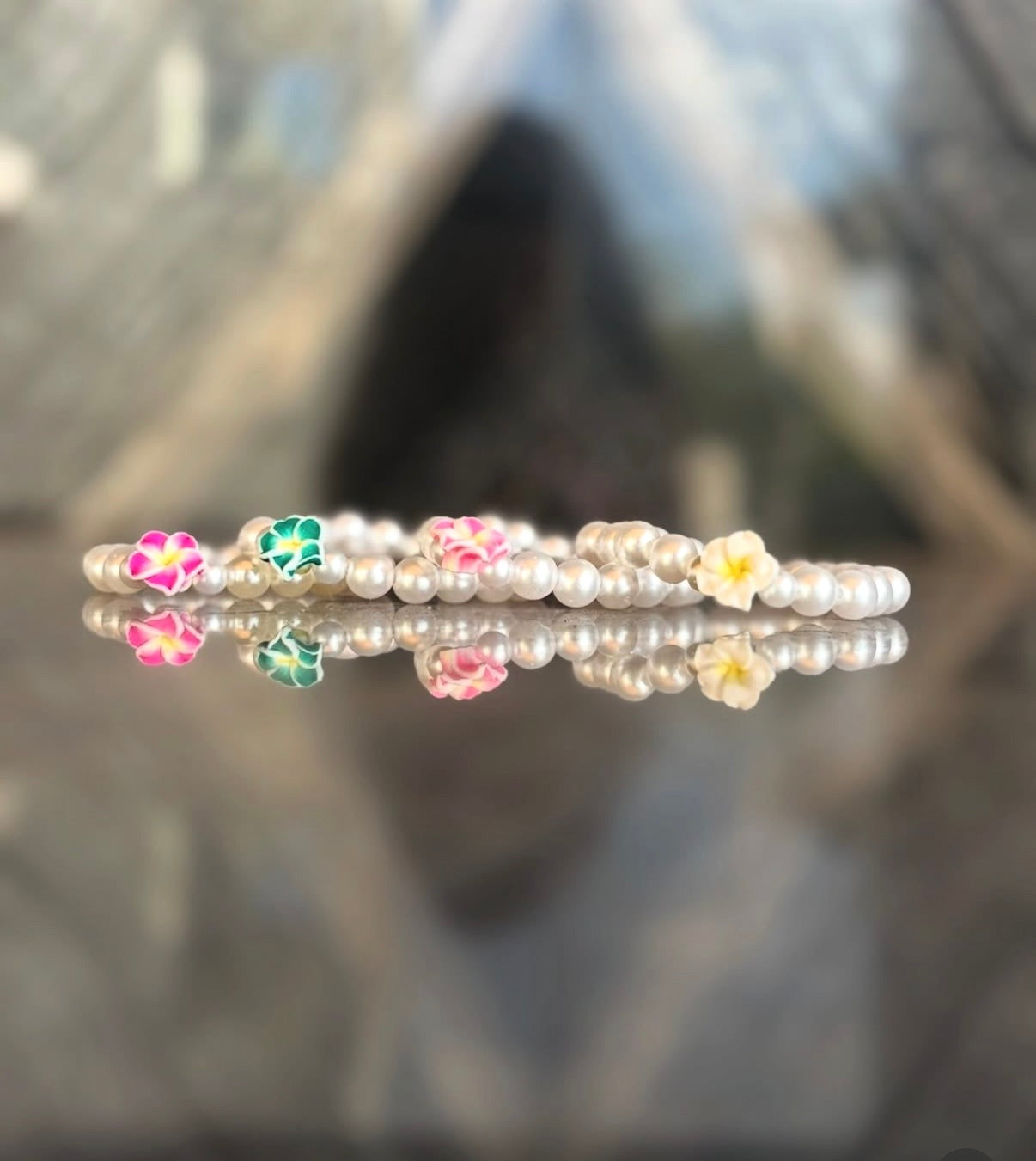 Pearl hibiscus clay bead bracelet ￼🌺