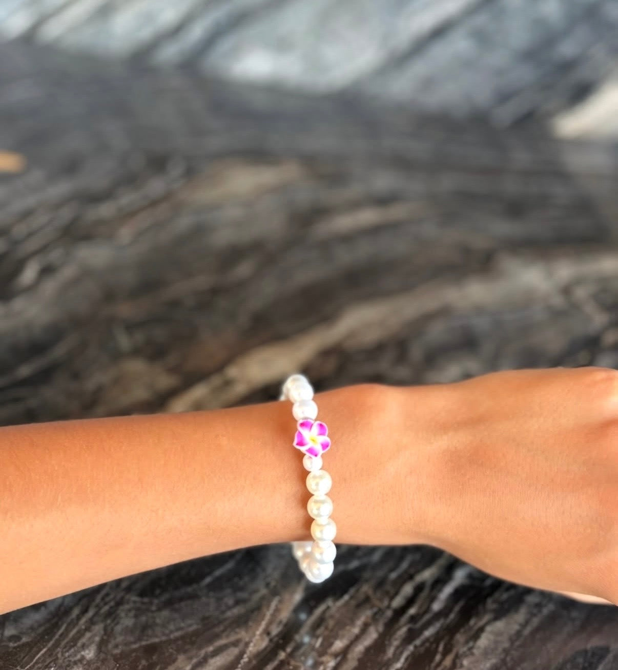 Pearl hibiscus clay bead bracelet ￼🌺