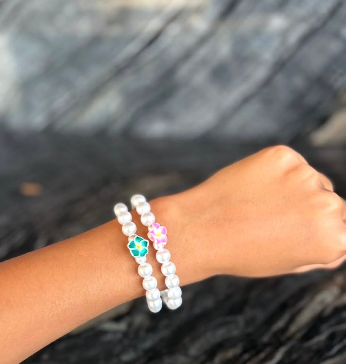 Pearl hibiscus clay bead bracelet ￼🌺